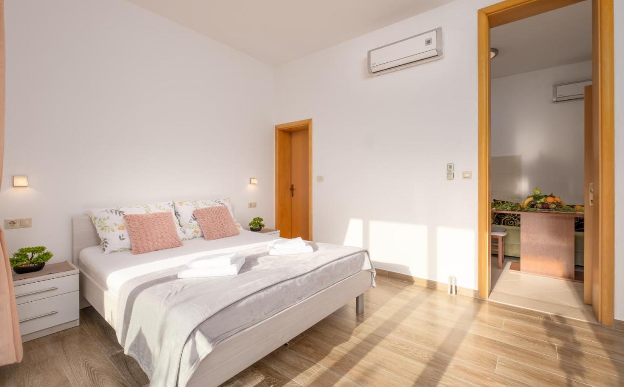 Studio Apartment Brigita Mlini Bagian luar foto