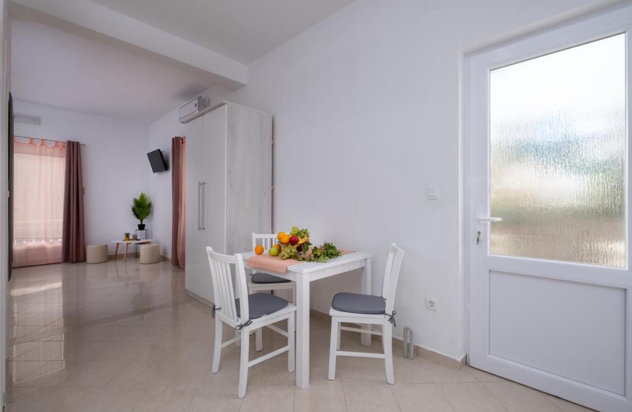 Studio Apartment Brigita Mlini Bagian luar foto